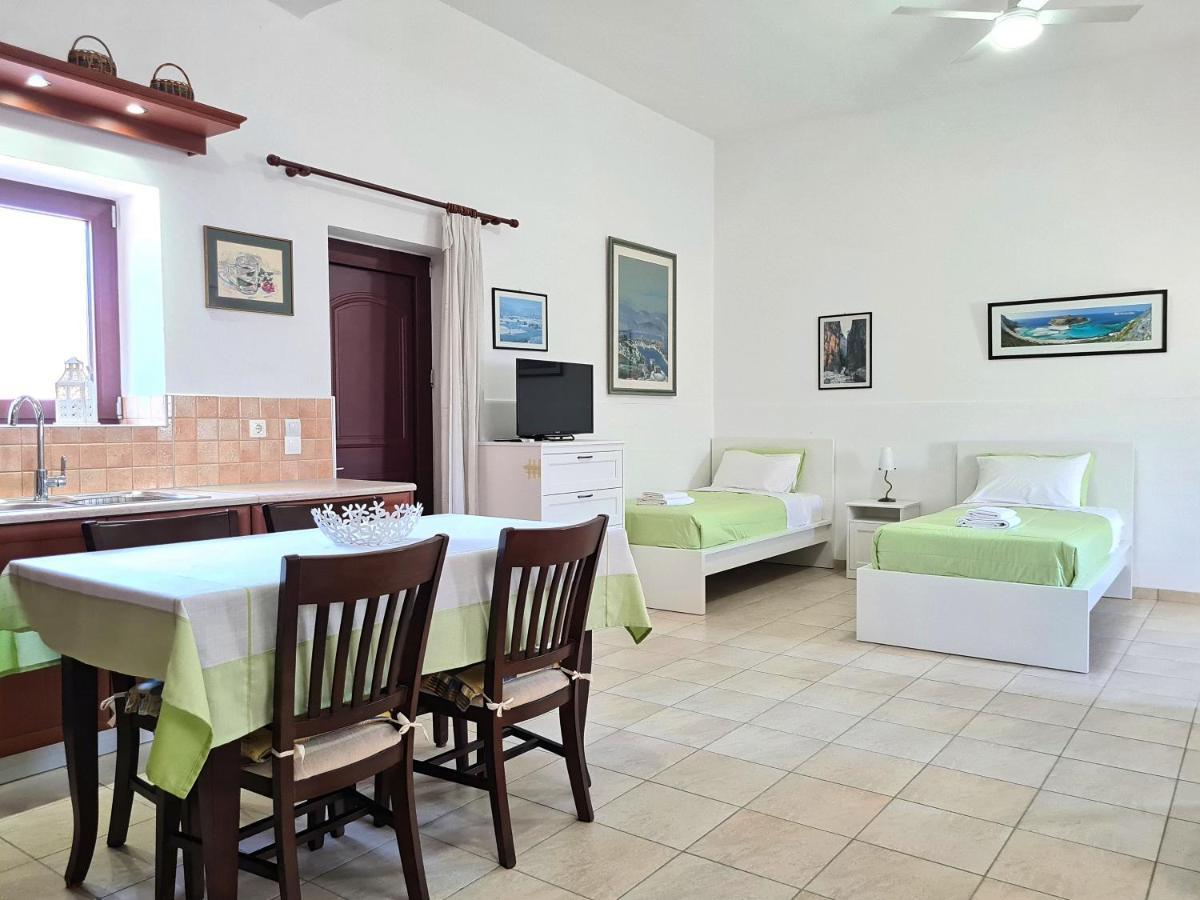Enastron Vacation House Kíssamos Buitenkant foto